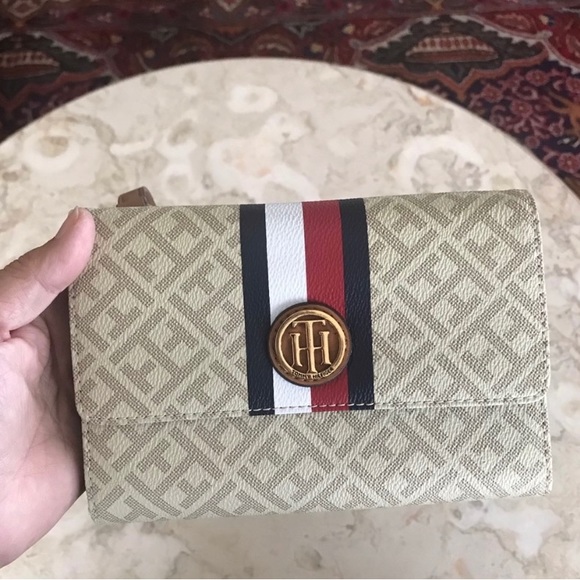 Tommy Hilfiger Cross Body Wallet/Bag - Picture 3 of 6